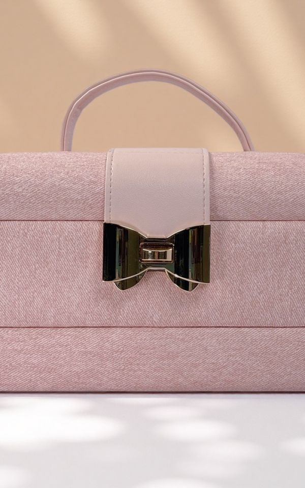 Luxury jewelry boxes with a practical, multi-functional design that opens automatically, made of cardboard for women's jewelry storage.