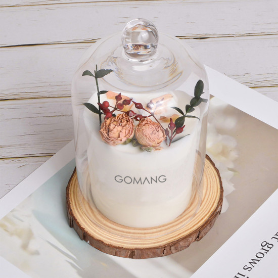 Luxury dried flowers, with a glass lid, and a scented candle made from soy wax, customizable upon request.