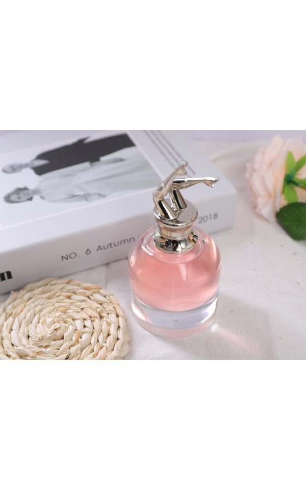 عطر نسائي فاخر عالي الجودة برائحة تدوم طويلاً