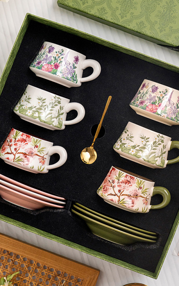 Ceramic Flower Style Coffee Cup and Saucer Set Premium Exquisite Porcelain Afternoon Tea Cups Set Coffee Set Gift Box