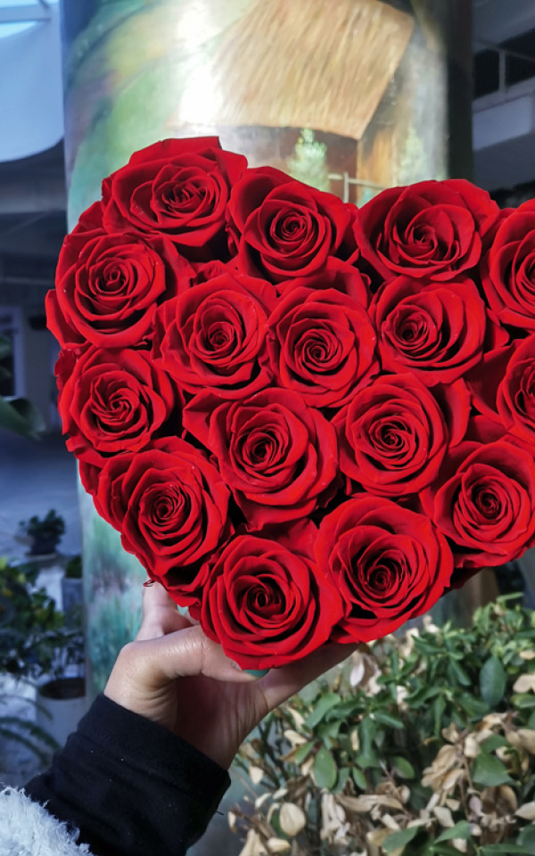  Natural Preserved Roses Customized Mid-heart Shape Roses Box Eternal Flower for Valentine Gift